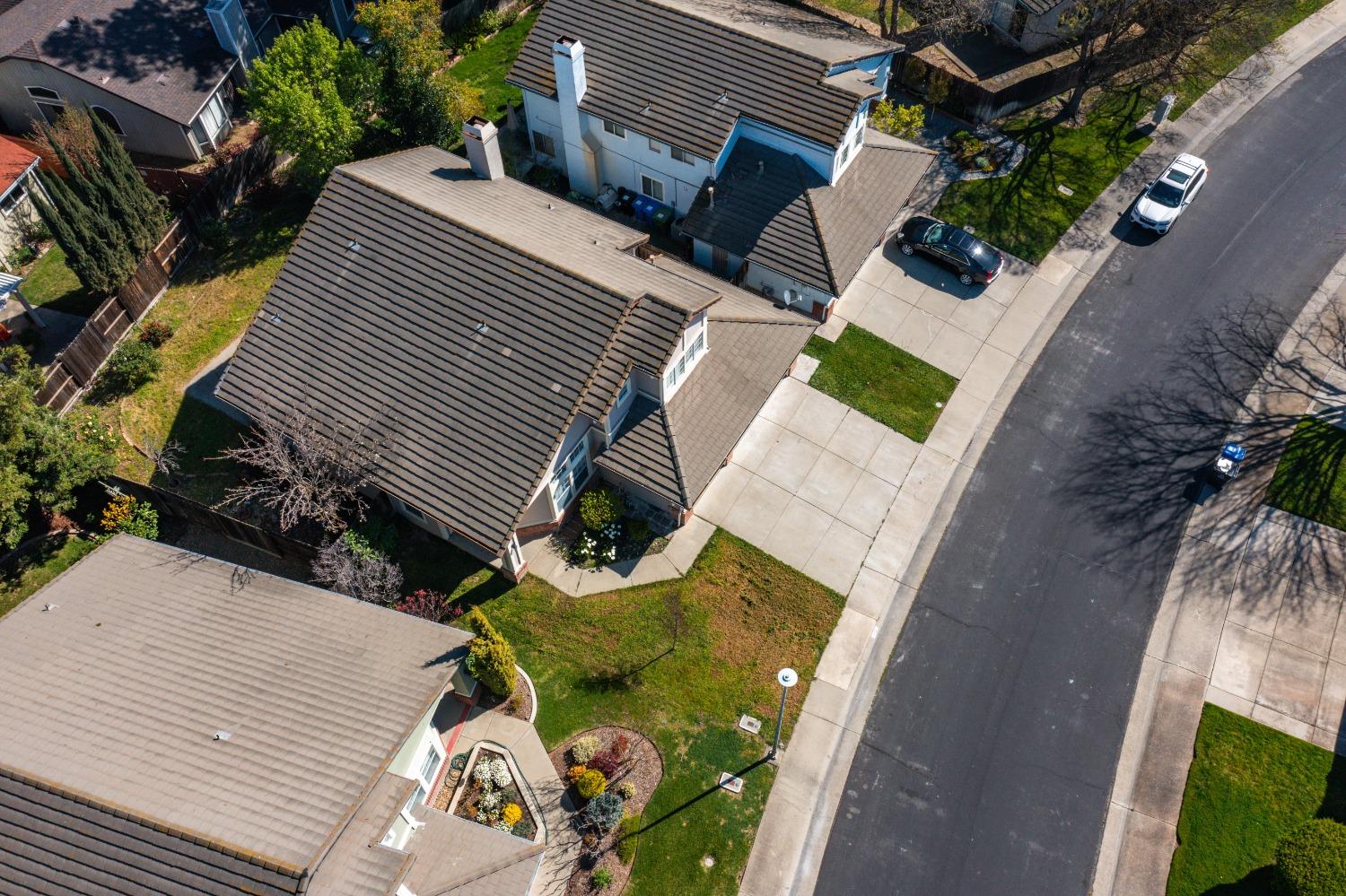 5127 Surreyglen Way
