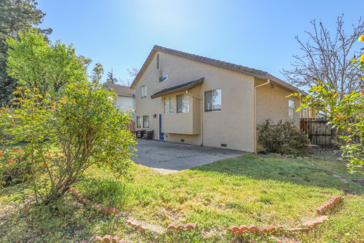 5127 Surreyglen Way