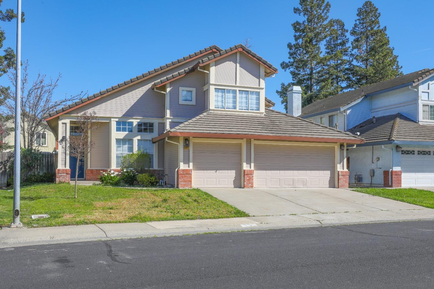 5127 Surreyglen Way