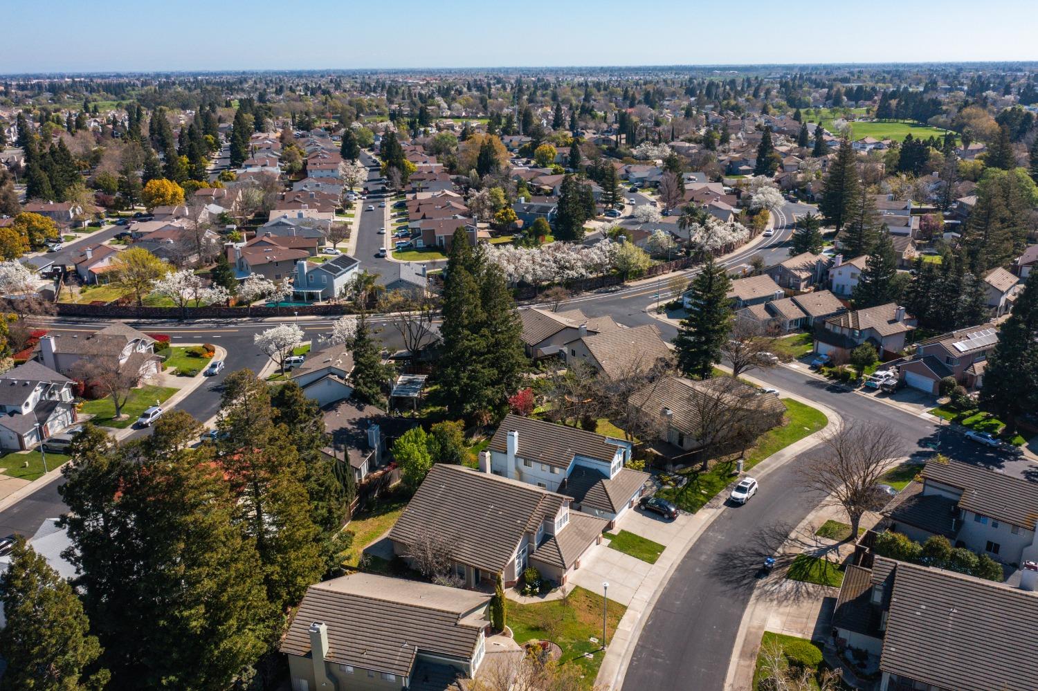 5127 Surreyglen Way