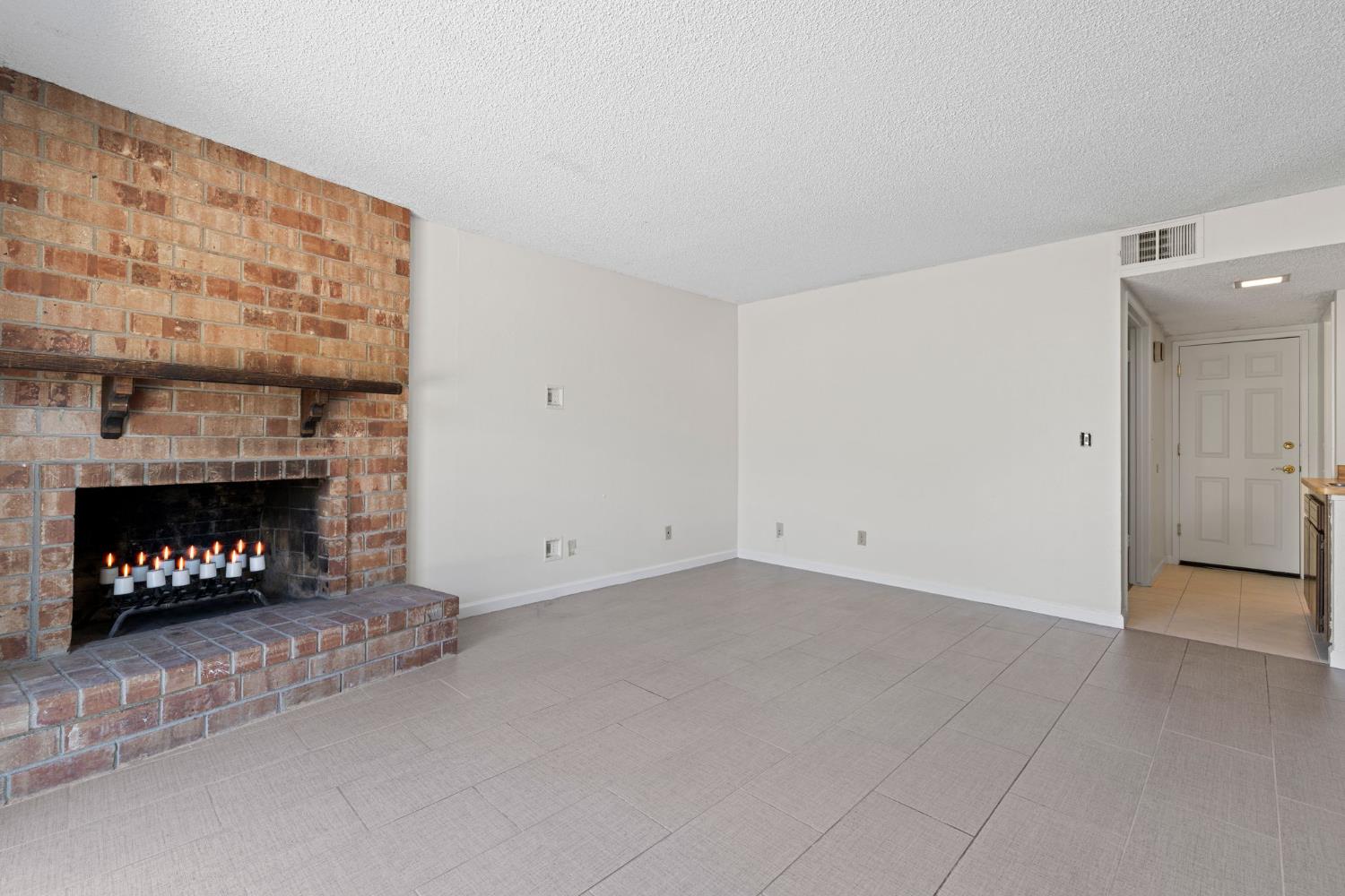 7600 Clement Circle
