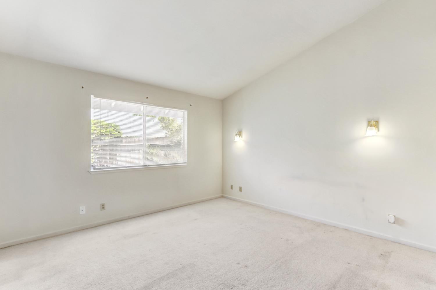 6 Twin Leaf Court