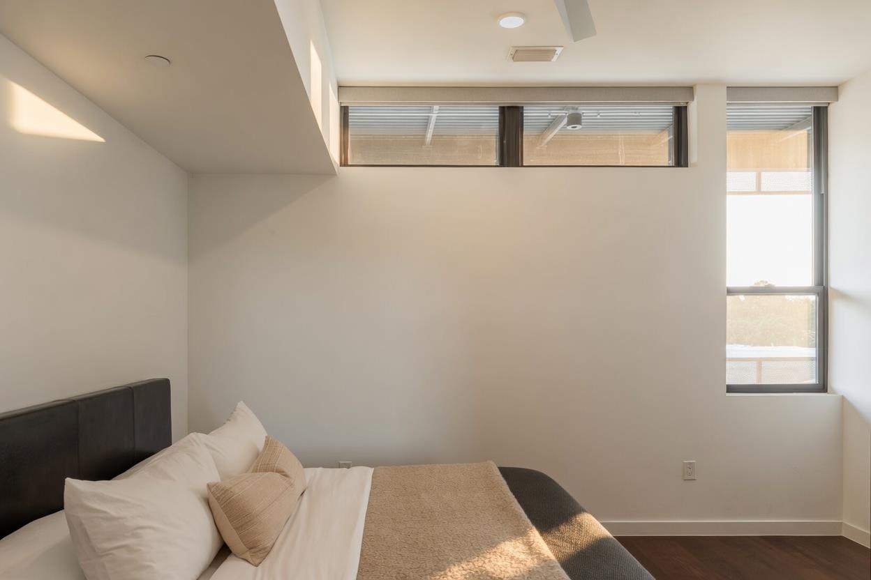 1322 E 12th ST # 305