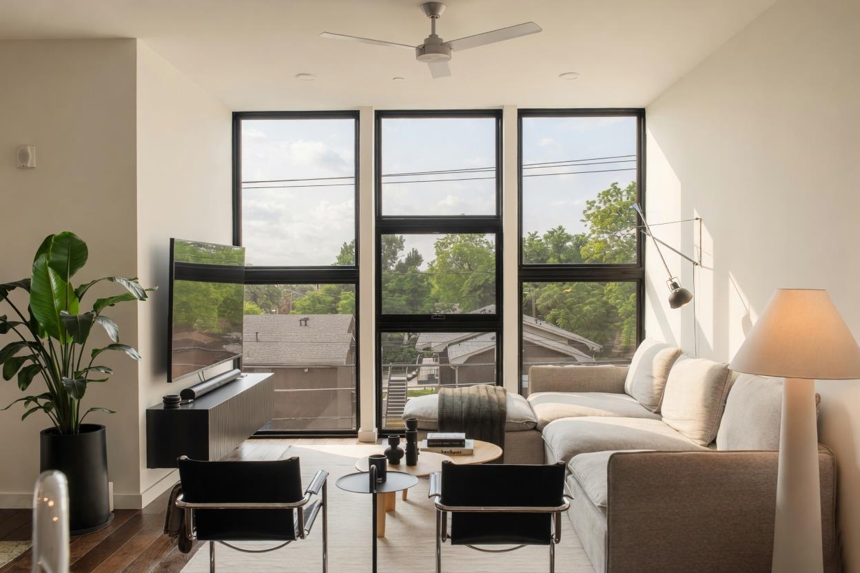 1322 E 12th ST # 305