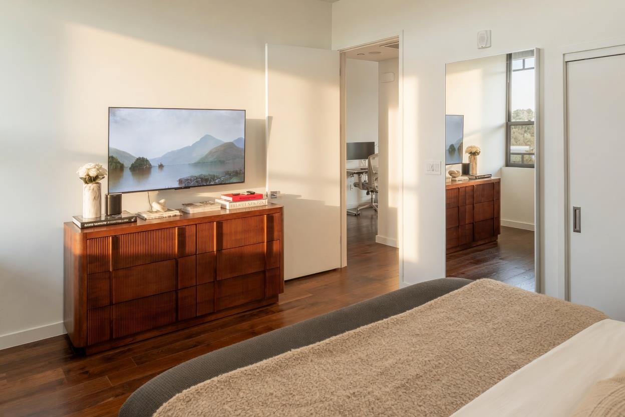 1322 E 12th ST # 305