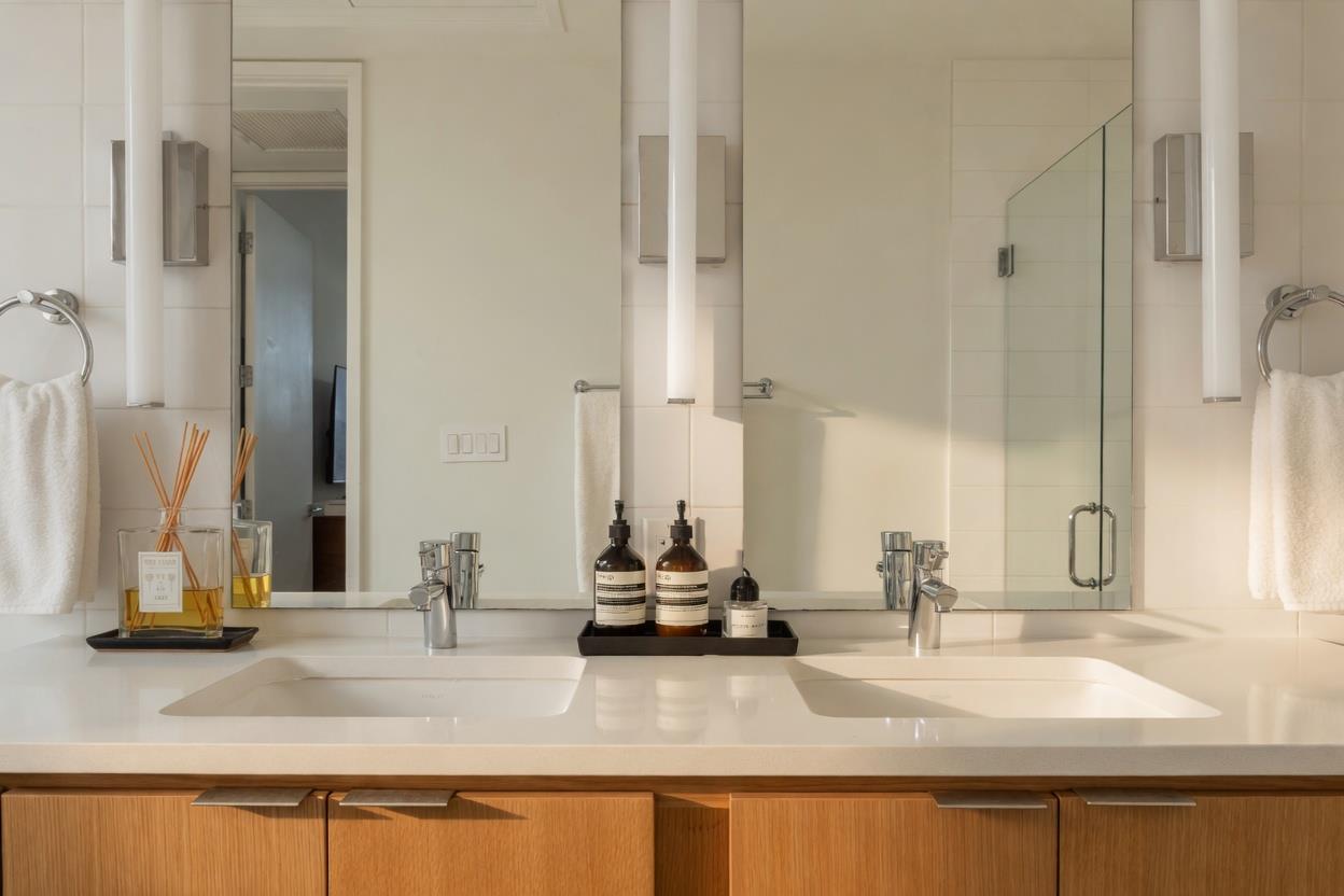 1322 E 12th ST # 305