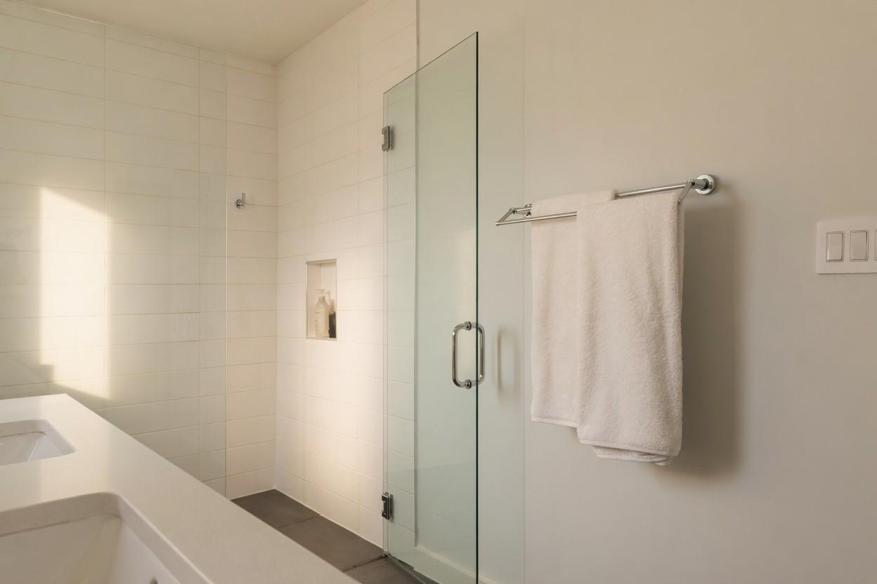 1322 E 12th ST # 305