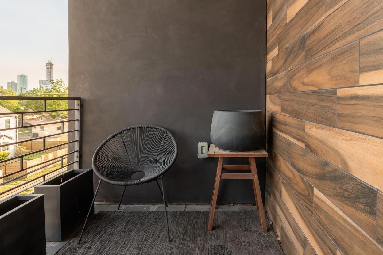 1322 E 12th ST # 305