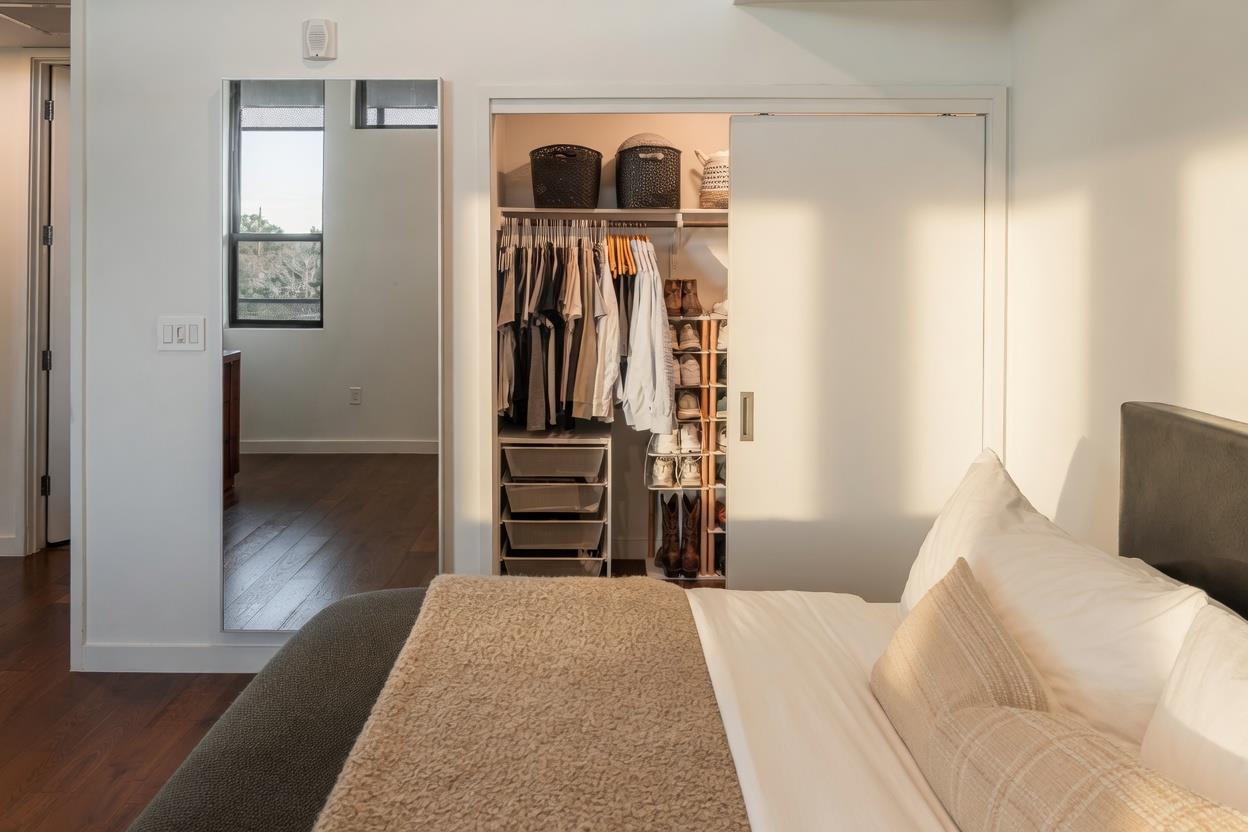 1322 E 12th ST # 305