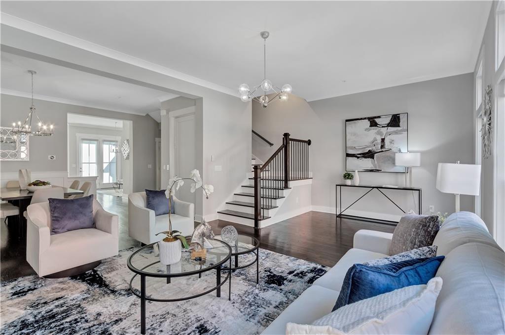 972 Memorial Walk SE