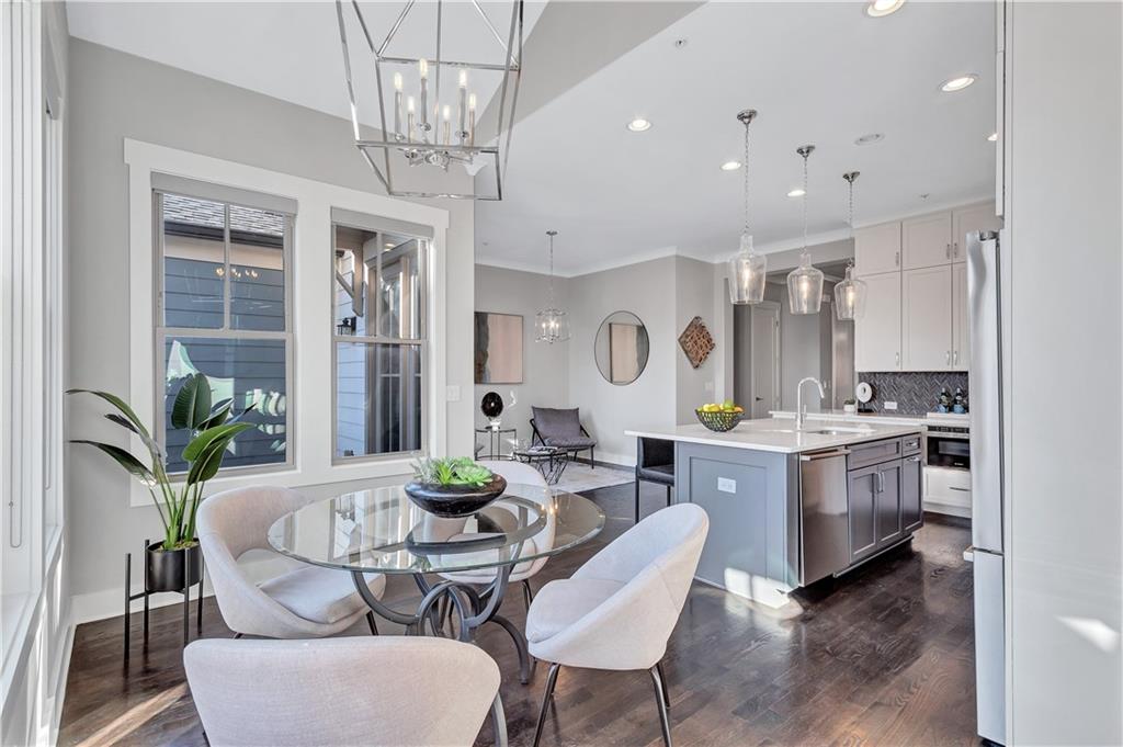 972 Memorial Walk SE