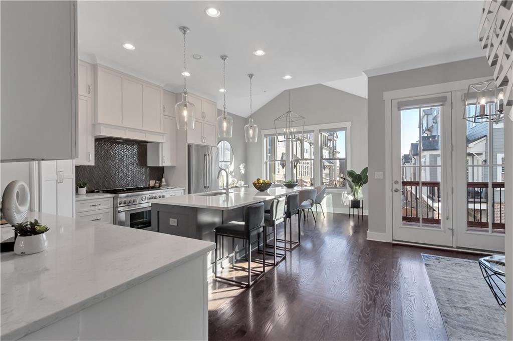 972 Memorial Walk SE