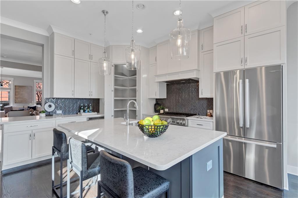 972 Memorial Walk SE