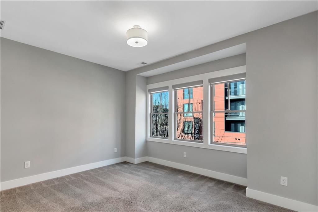 972 Memorial Walk SE
