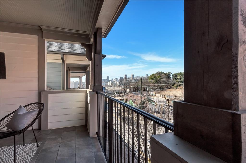 972 Memorial Walk SE