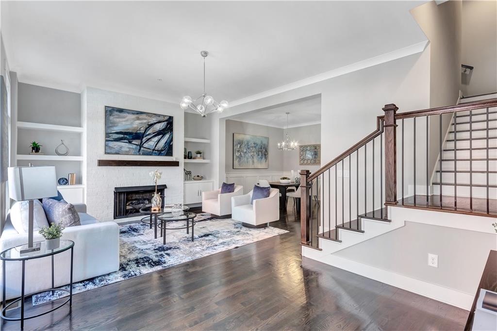 972 Memorial Walk SE