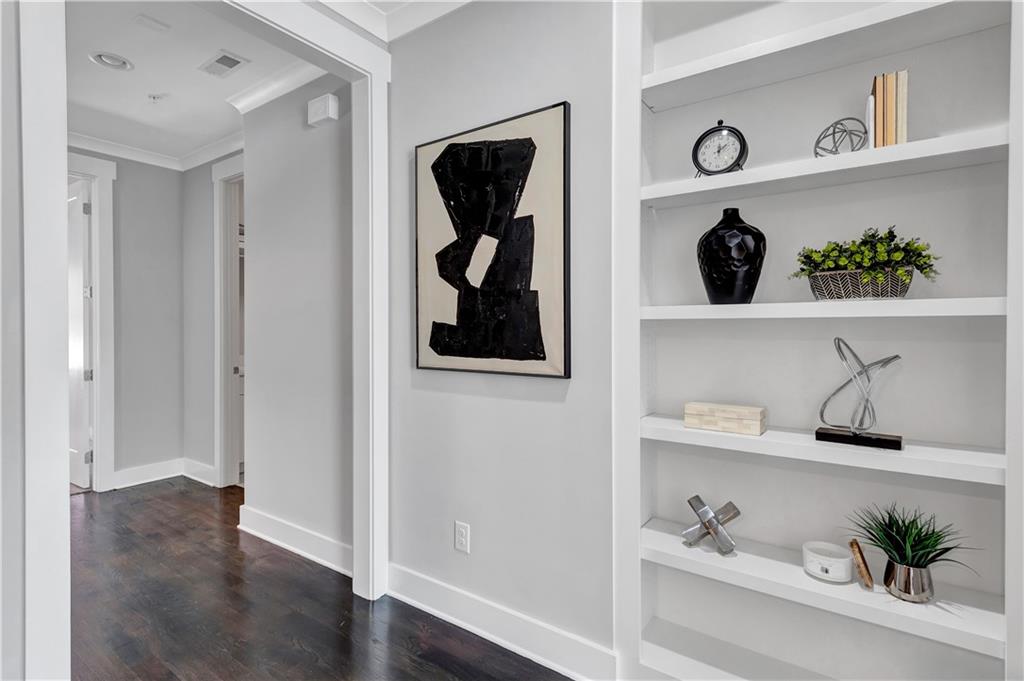 972 Memorial Walk SE