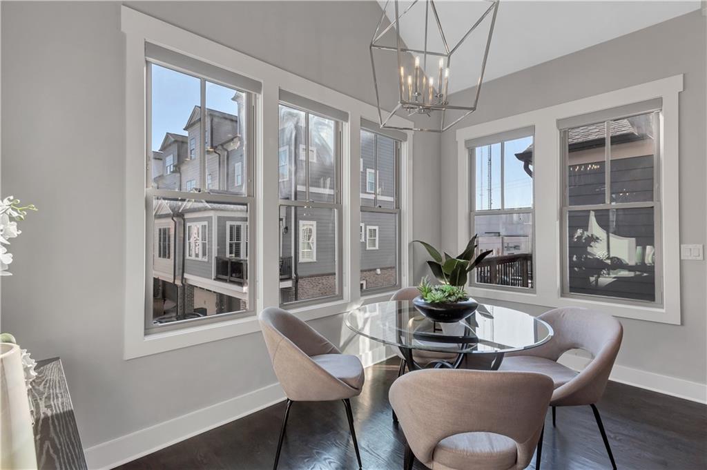 972 Memorial Walk SE