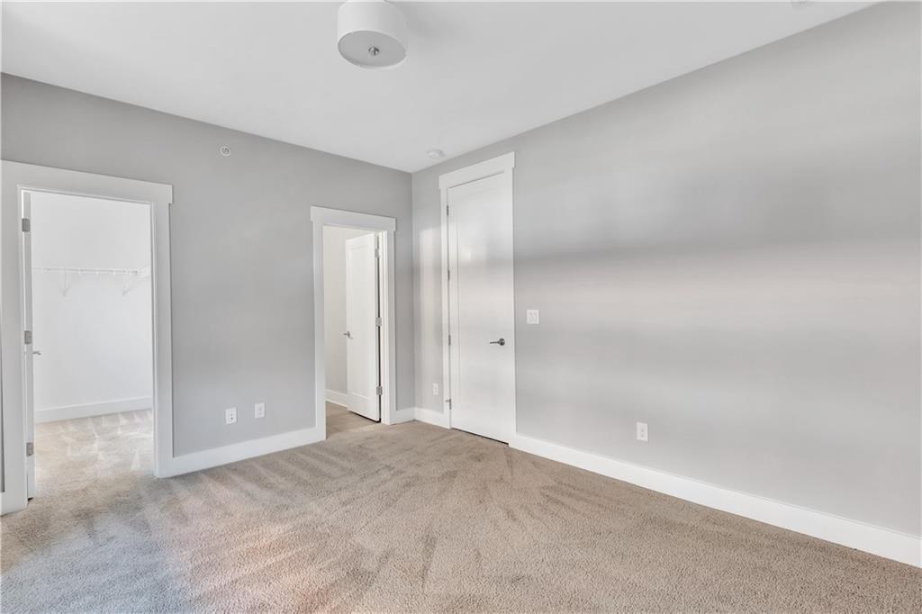972 Memorial Walk SE