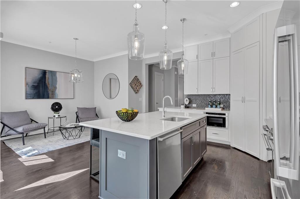 972 Memorial Walk SE