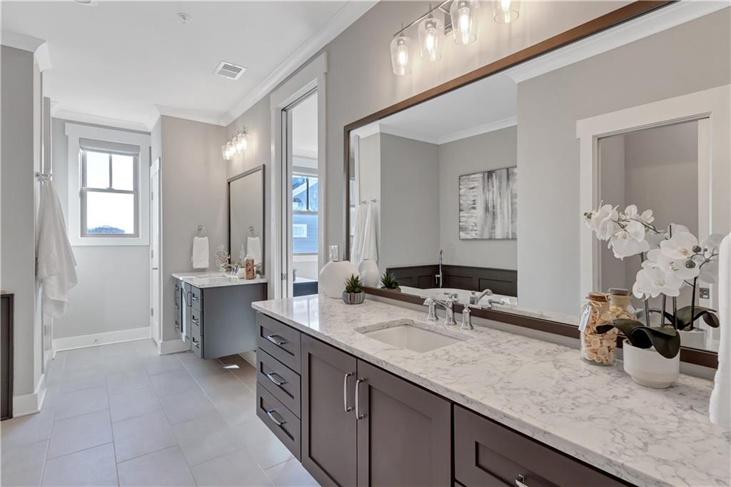 972 Memorial Walk SE