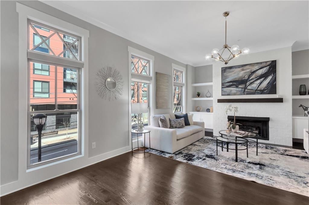 972 Memorial Walk SE