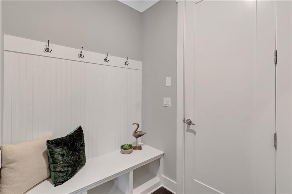 972 Memorial Walk SE