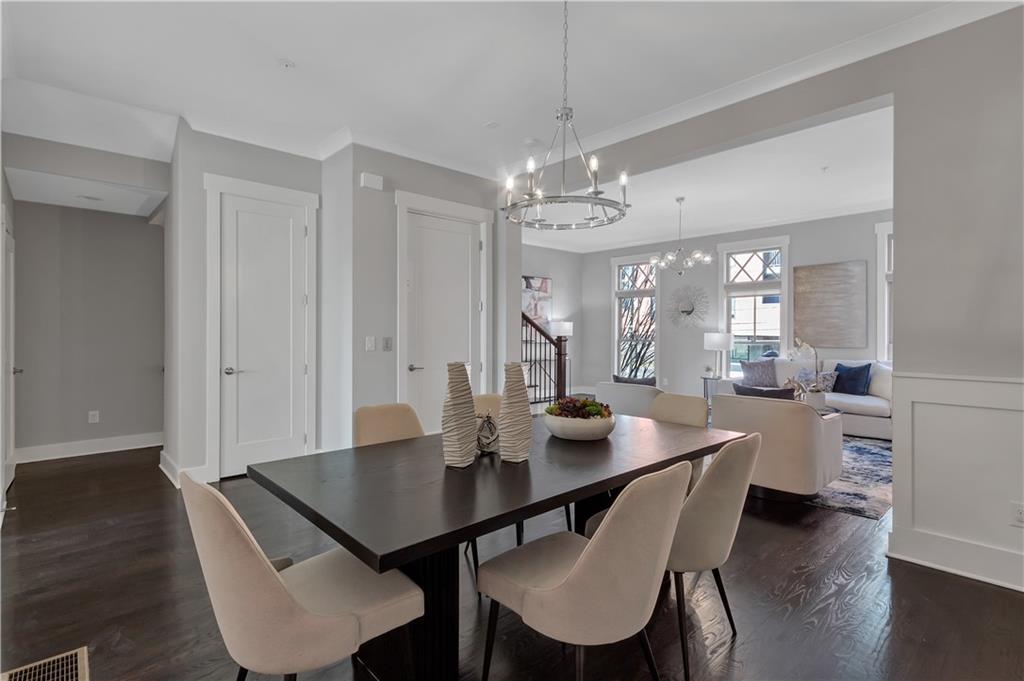 972 Memorial Walk SE