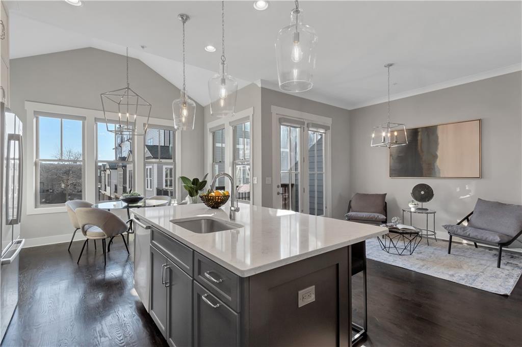 972 Memorial Walk SE