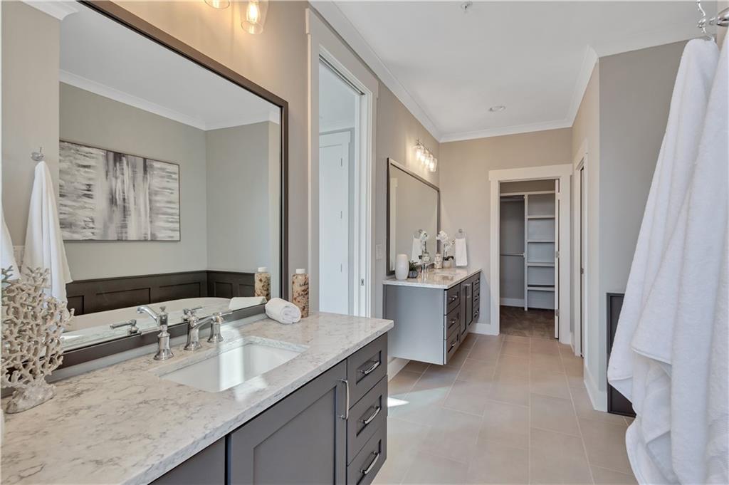 972 Memorial Walk SE