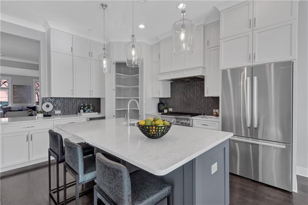 972 Memorial Walk SE