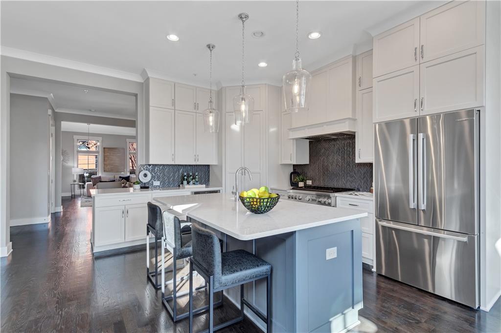 972 Memorial Walk SE
