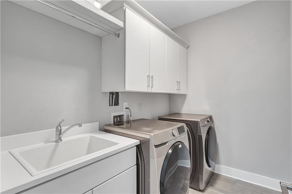 972 Memorial Walk SE