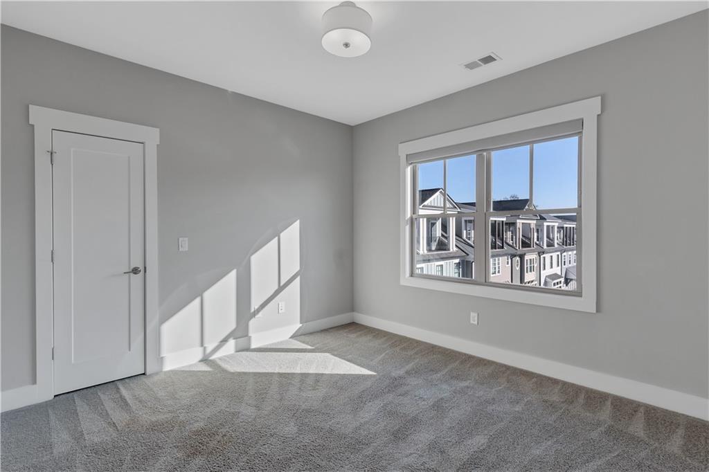 972 Memorial Walk SE