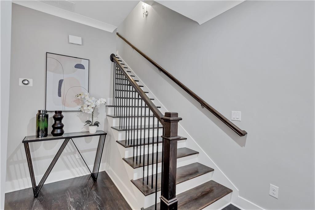 972 Memorial Walk SE
