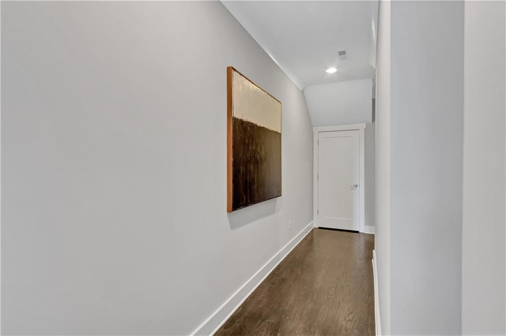 972 Memorial Walk SE