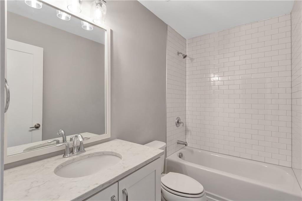972 Memorial Walk SE