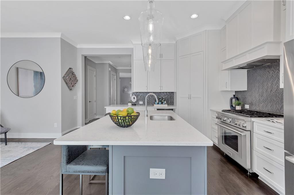 972 Memorial Walk SE