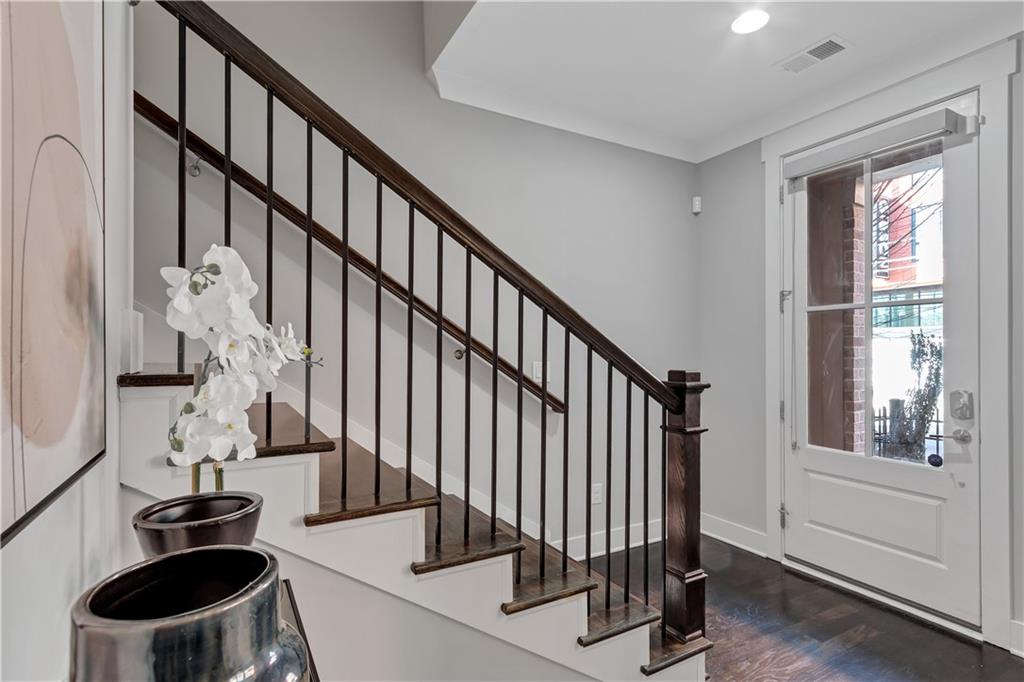 972 Memorial Walk SE