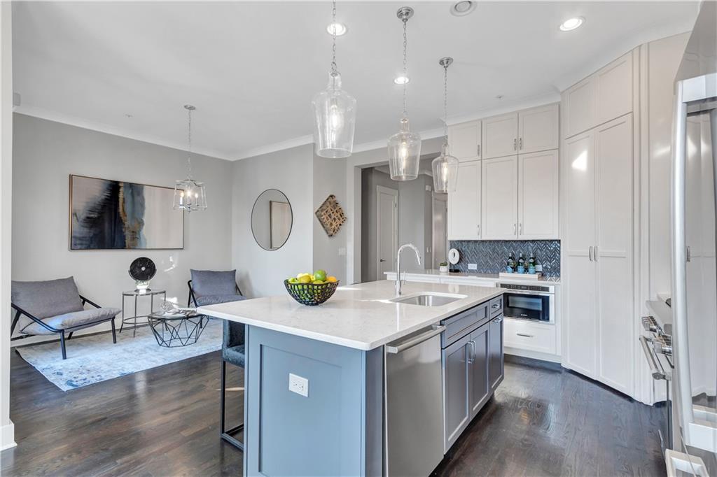 972 Memorial Walk SE