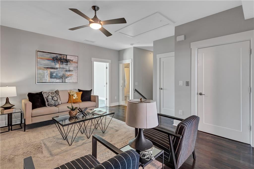 972 Memorial Walk SE