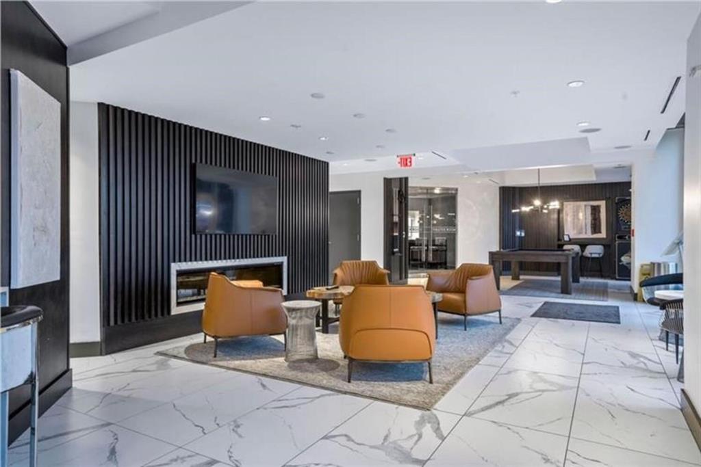 400 W Peachtree Street NW Unit 3910
