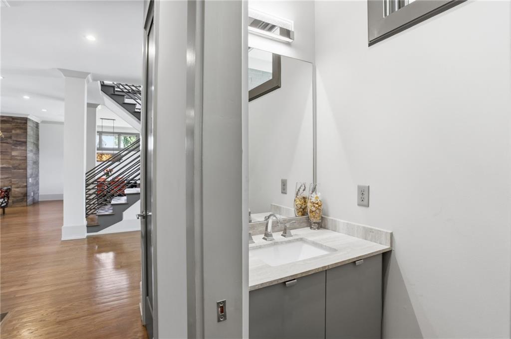 200 Old Ivy Road NE