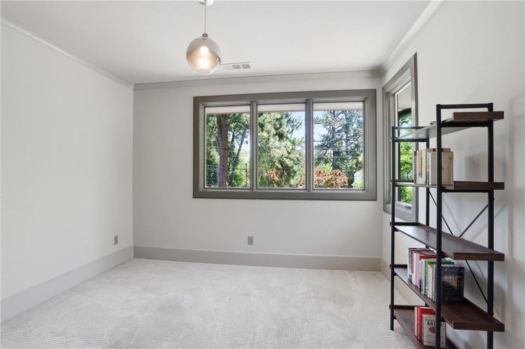 200 Old Ivy Road NE