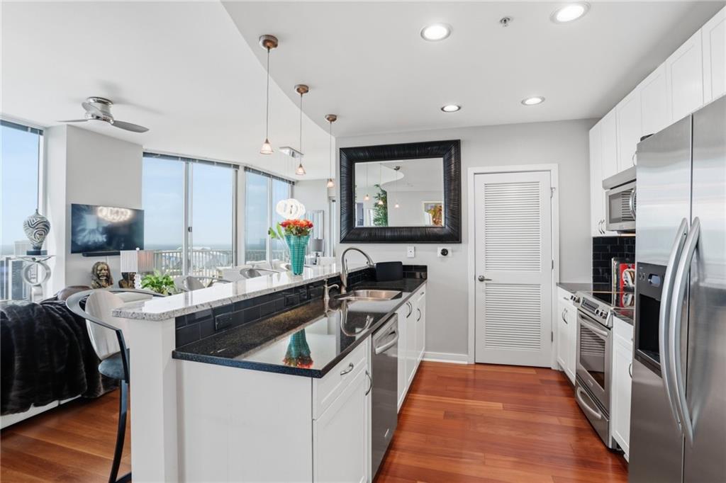 400 W Peachtree Street NW Unit 3906-7