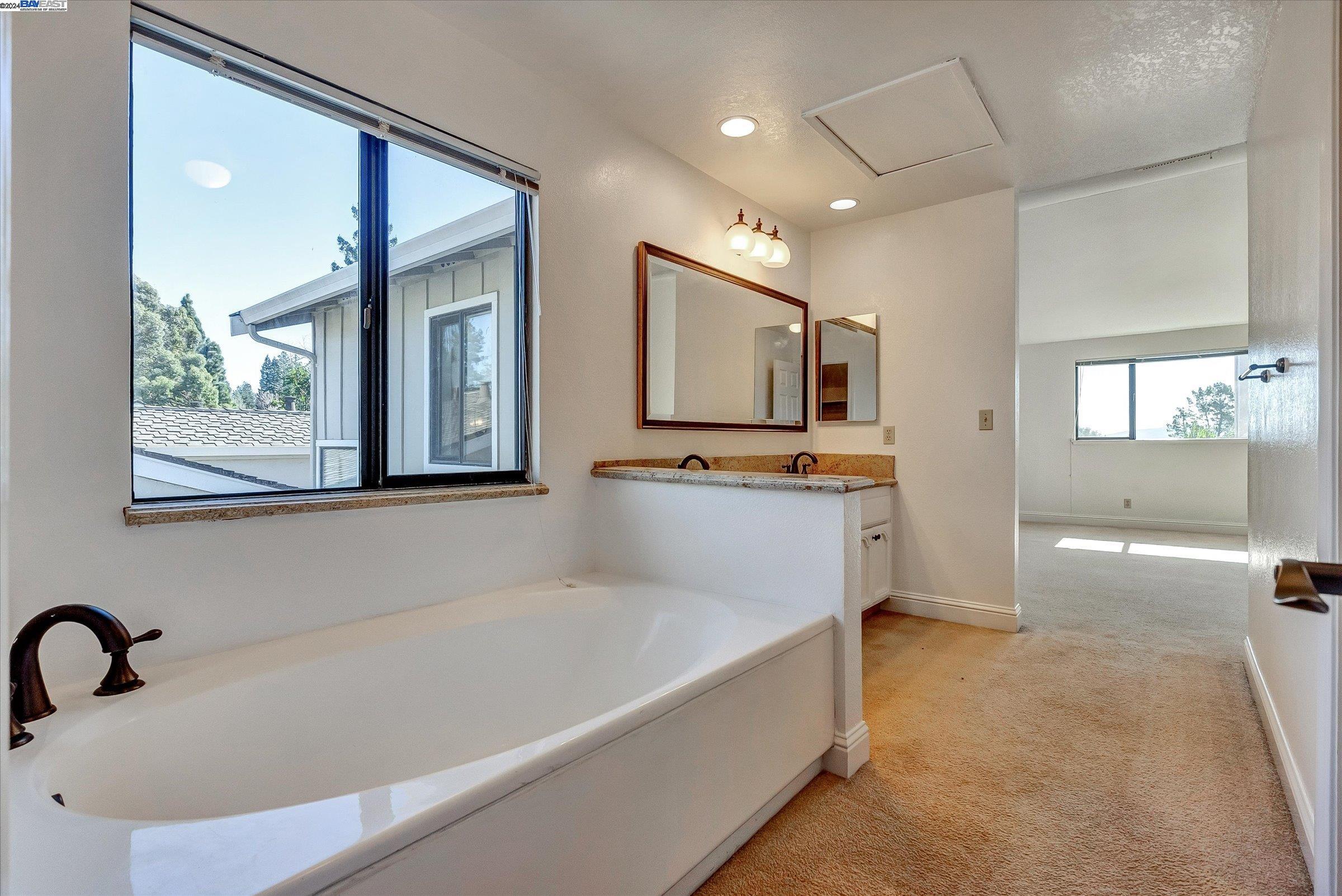 2196 Oneida Cir