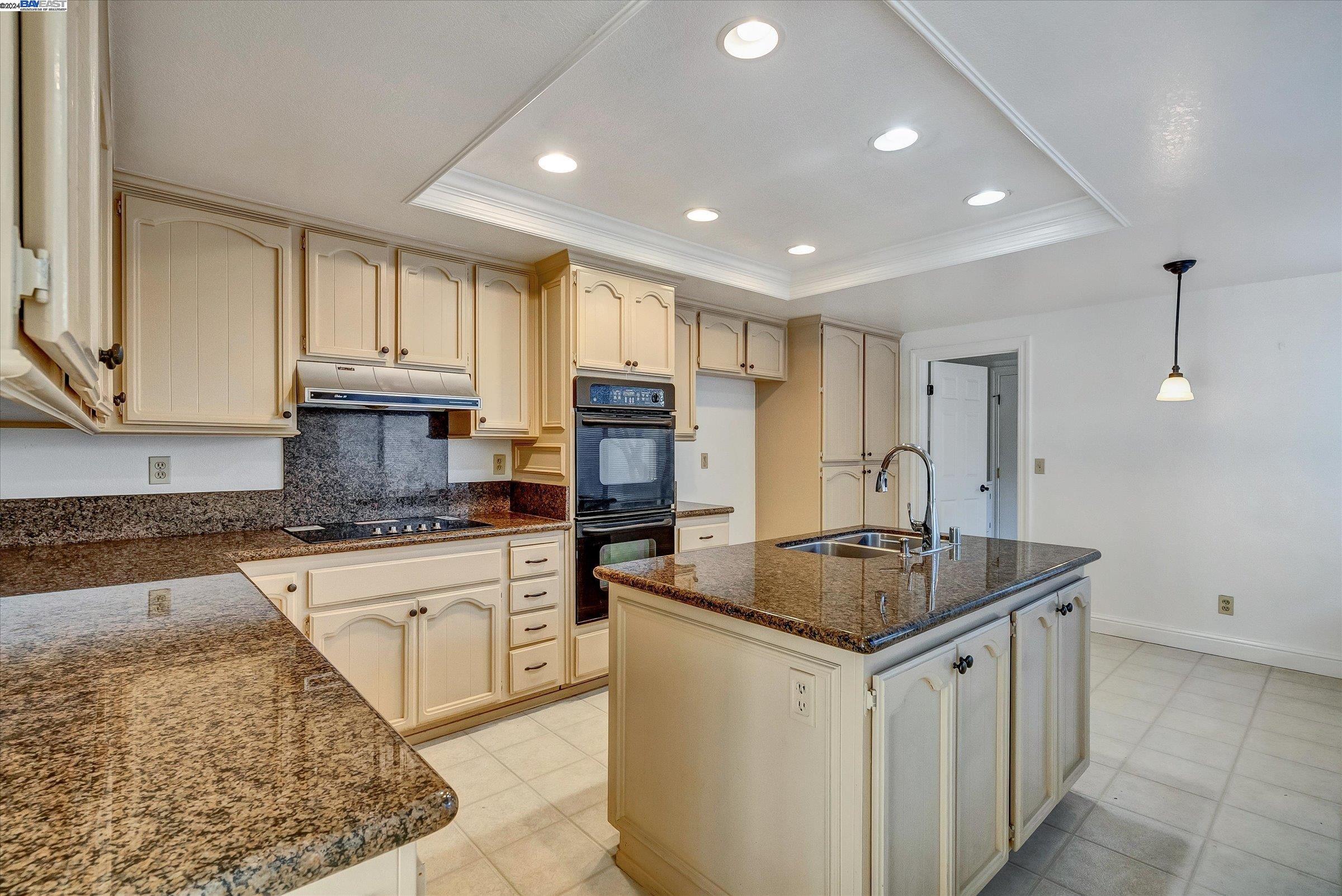 2196 Oneida Cir