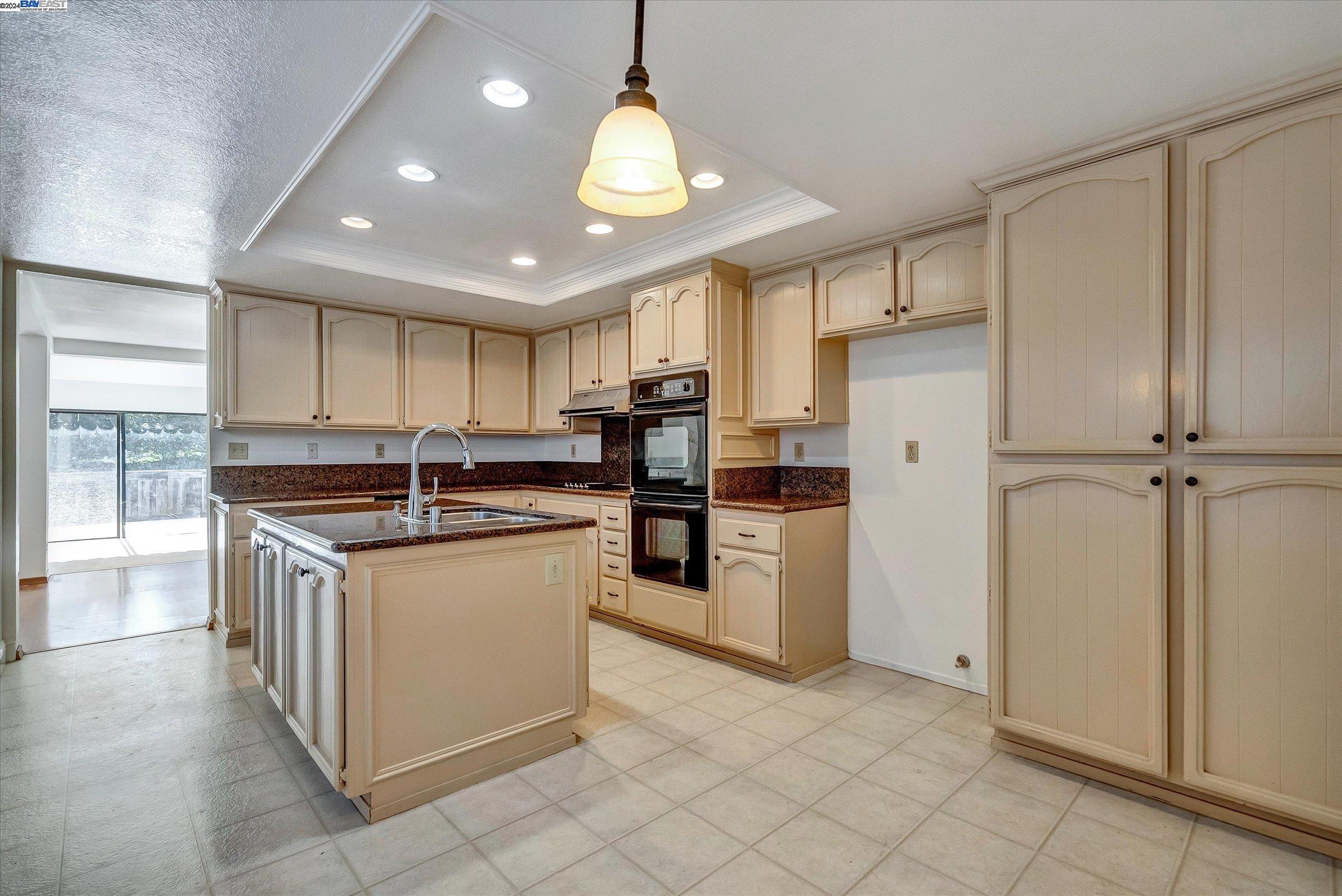 2196 Oneida Cir