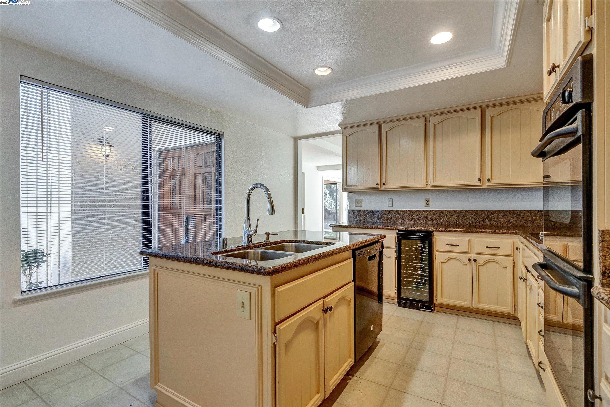 2196 Oneida Cir