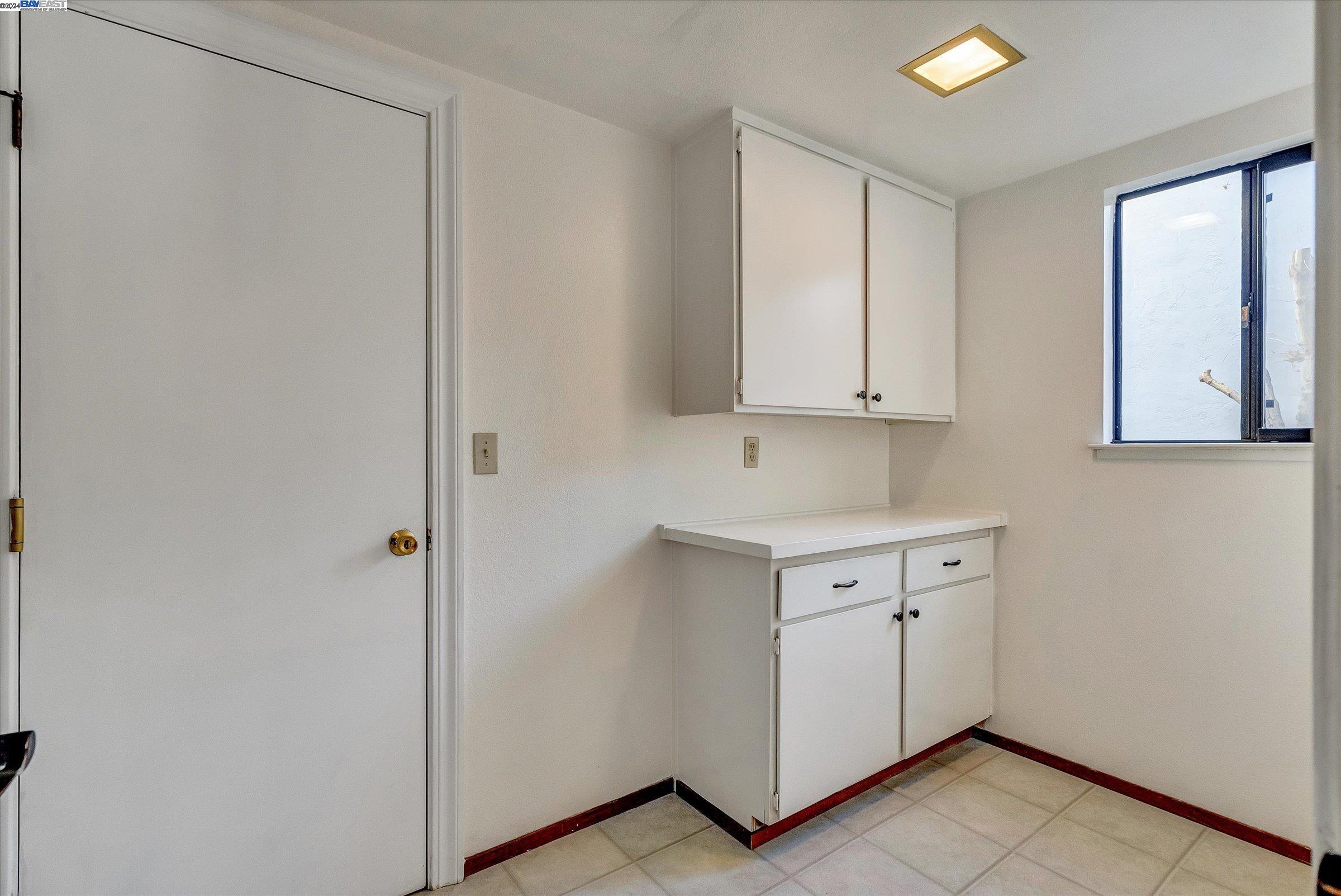 2196 Oneida Cir
